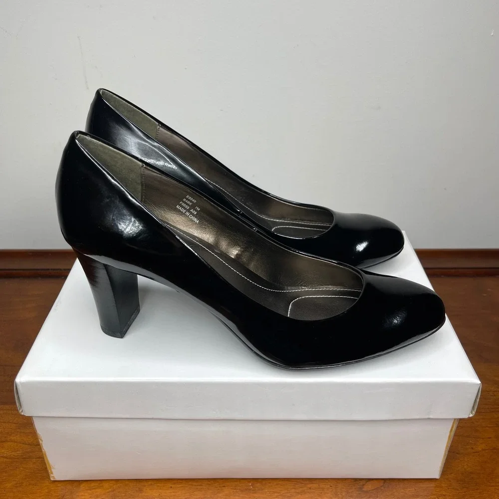 Calvin Klein Babe Black Patent Leather Round Toe Block High Heel Pumps Womens 7M